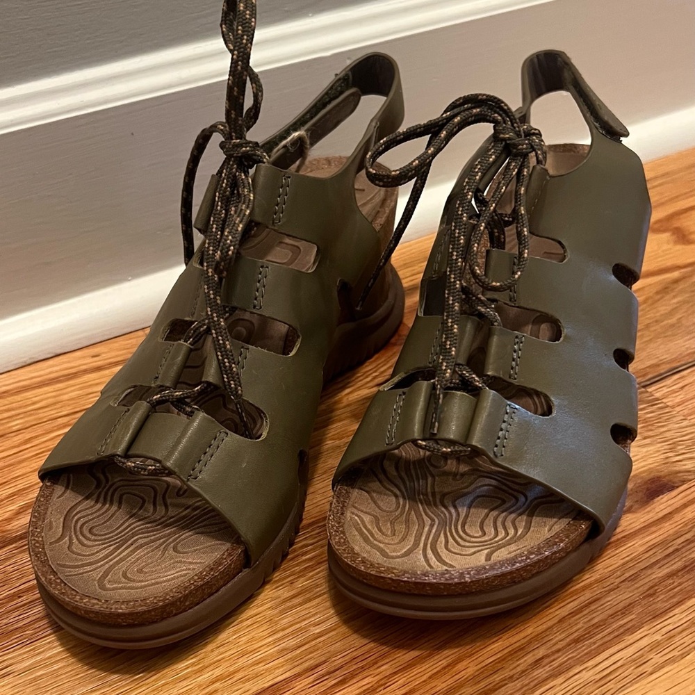 NWT - Bionico Sorena Wedge Sandals - Olive Sz 8.5 Euro 39.5